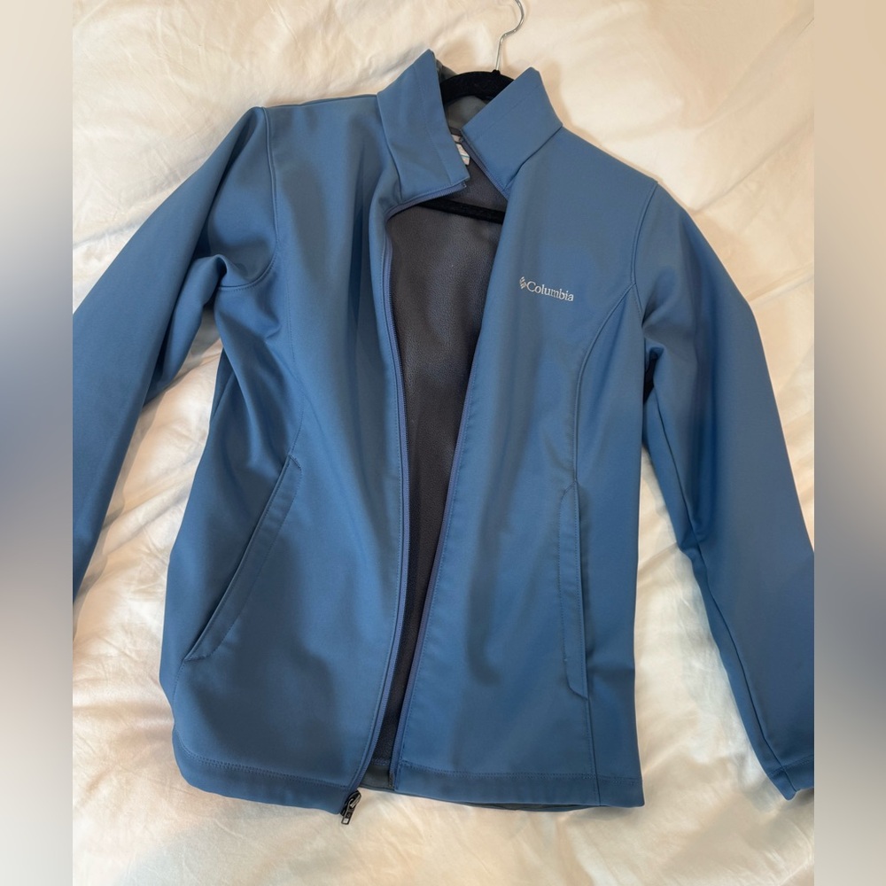 Columbia blue jacket zip up